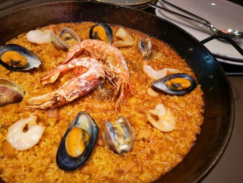 Seafood Paella in Spain - Barcelona Cooking Class Gift Experience 