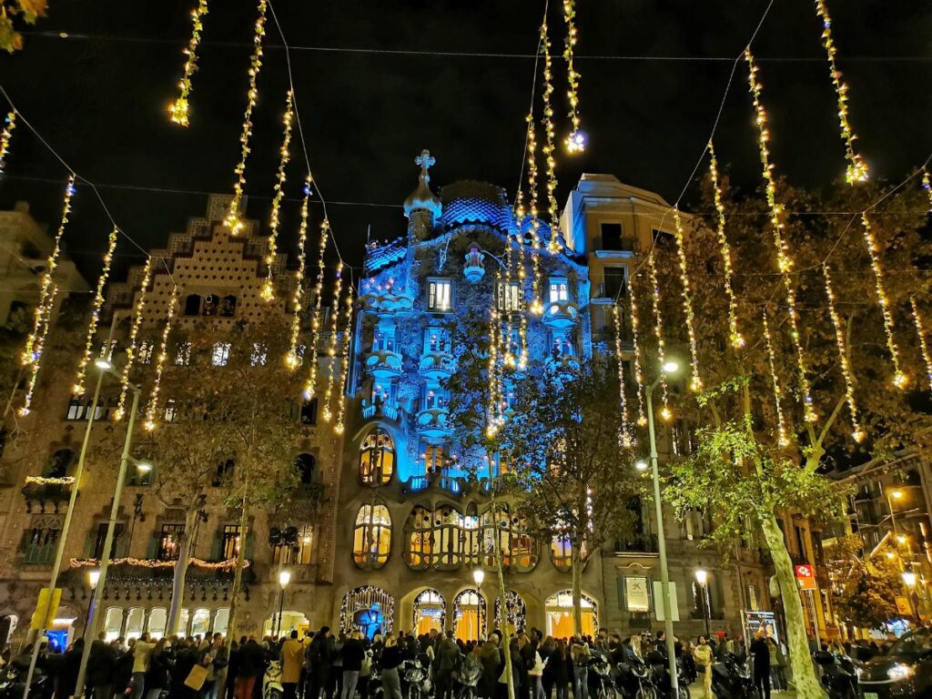 Christmas Decorations at Casa Batllo - Christmas in Barcelona